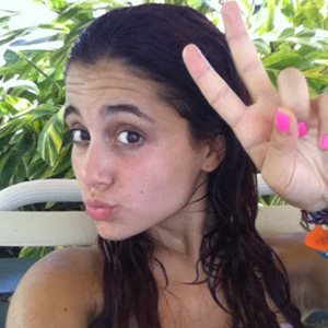 ariana grande without makeup - wet look