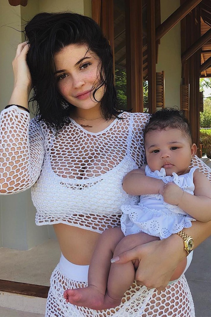 Kylie Jenner no Makeup with daughter