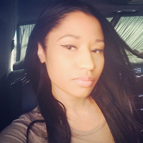 Nicki Minaj no makeup - selfie