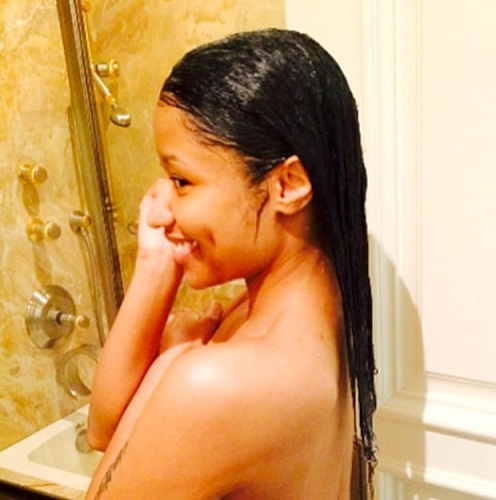 Nicki Minaj without makeup - bathroom