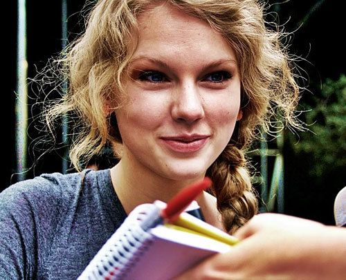Taylor Swift without makeup 