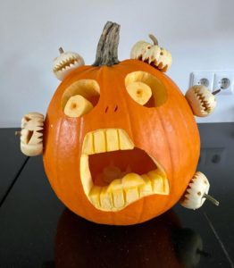 30+ Spooky and Easy Pumpkin Carving Ideas For Halloween Day - Wittyduck