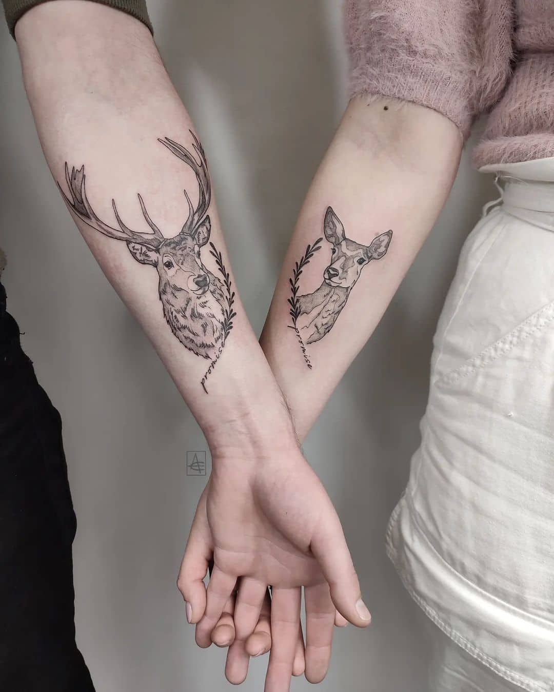 Premium Vector  Lineart fawn deer logo template tattoo illustration
