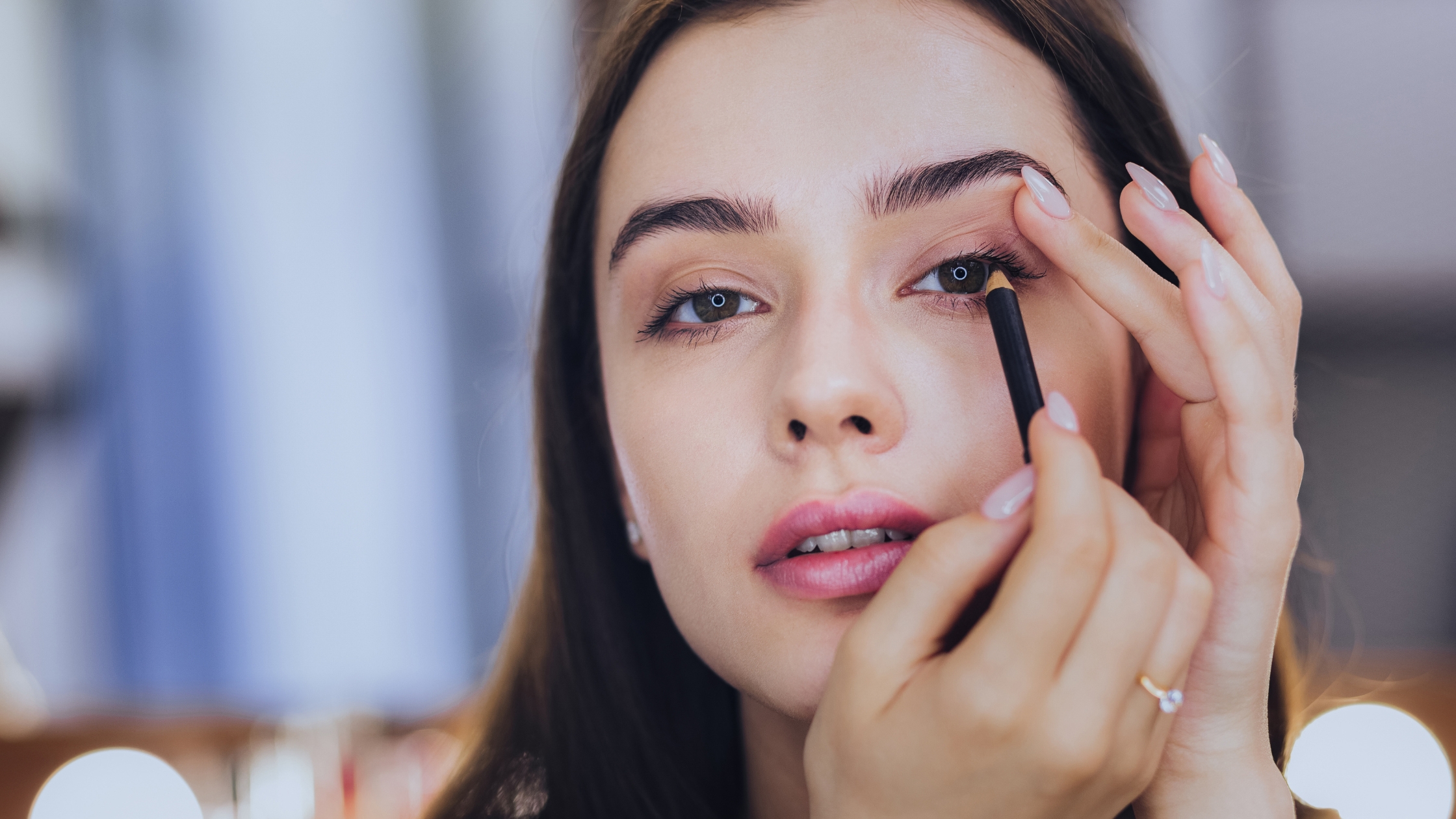 How to Apply Eyeliner: A Step-by-Step Guide