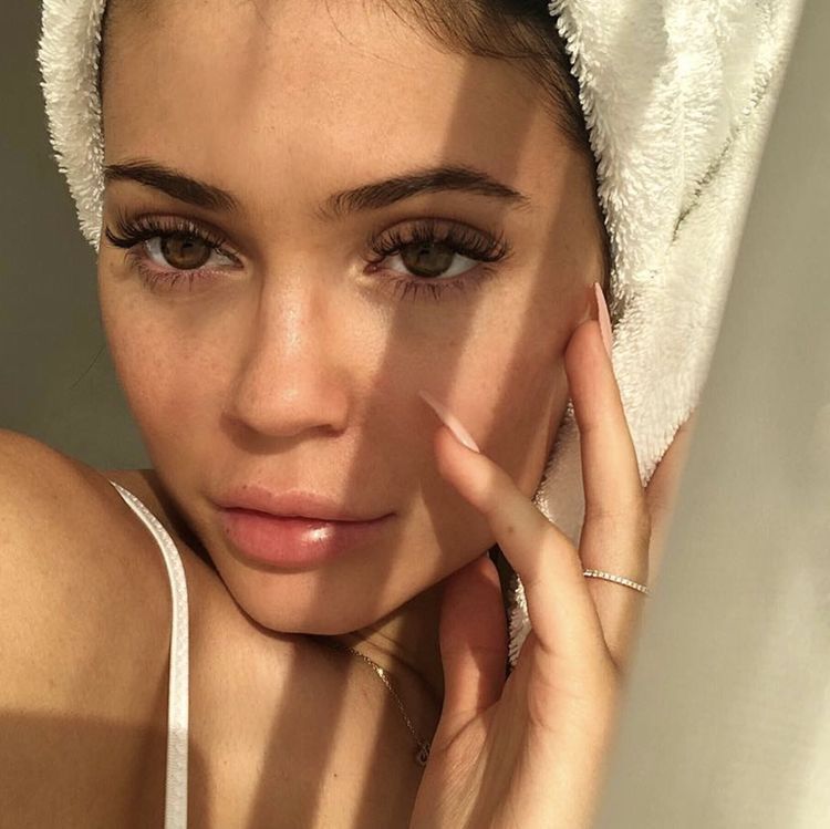 10 Stunning Kylie Jenner No-Makeup Looks